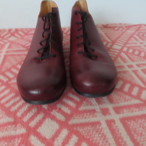 john fluevog vegan vogs RADIO CJRT LACE-UP ANKLE BOOT Red Vegan 9.5 - Picture 2 of 11
